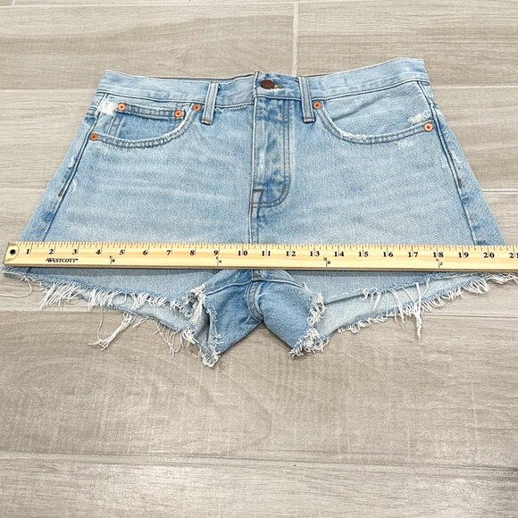 Madewell Relaxed Denim Cut-Off Shorts in Cedarcroft Wash Light Denim Size 26 - Picture 15 of 16